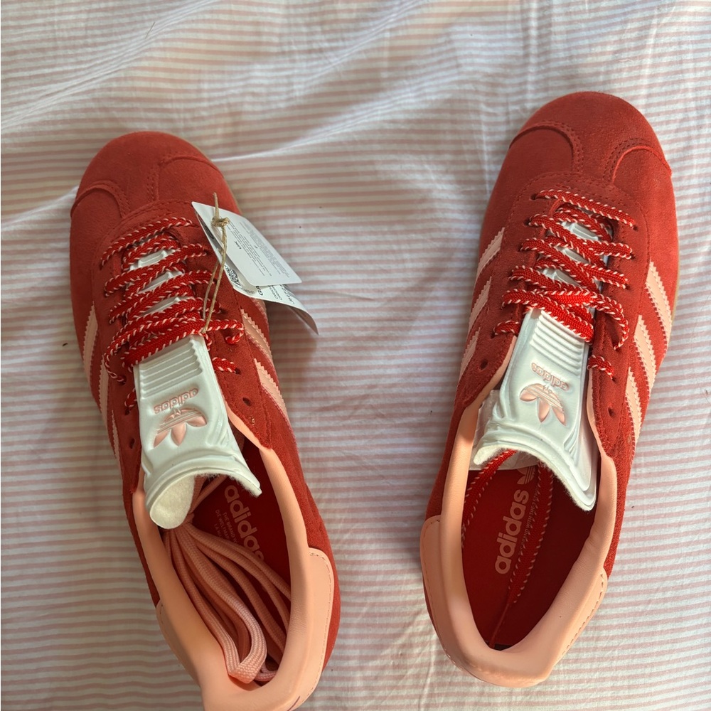 New With Tags Adidas Women’s Gazelle Size 7